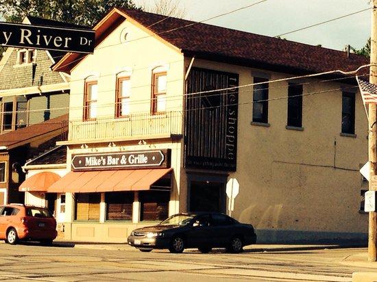 Mike's Bar & Grille