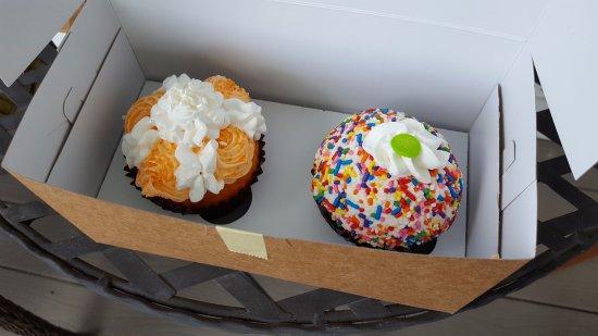 Min & Jim's Country Cupcakes