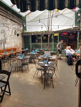 Arnold's Bar & Grill