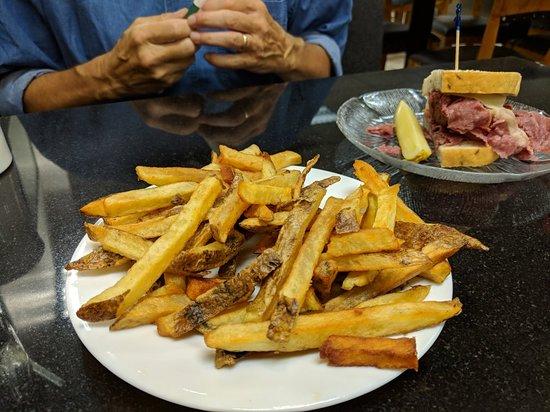 Barristers Deli Restaurant